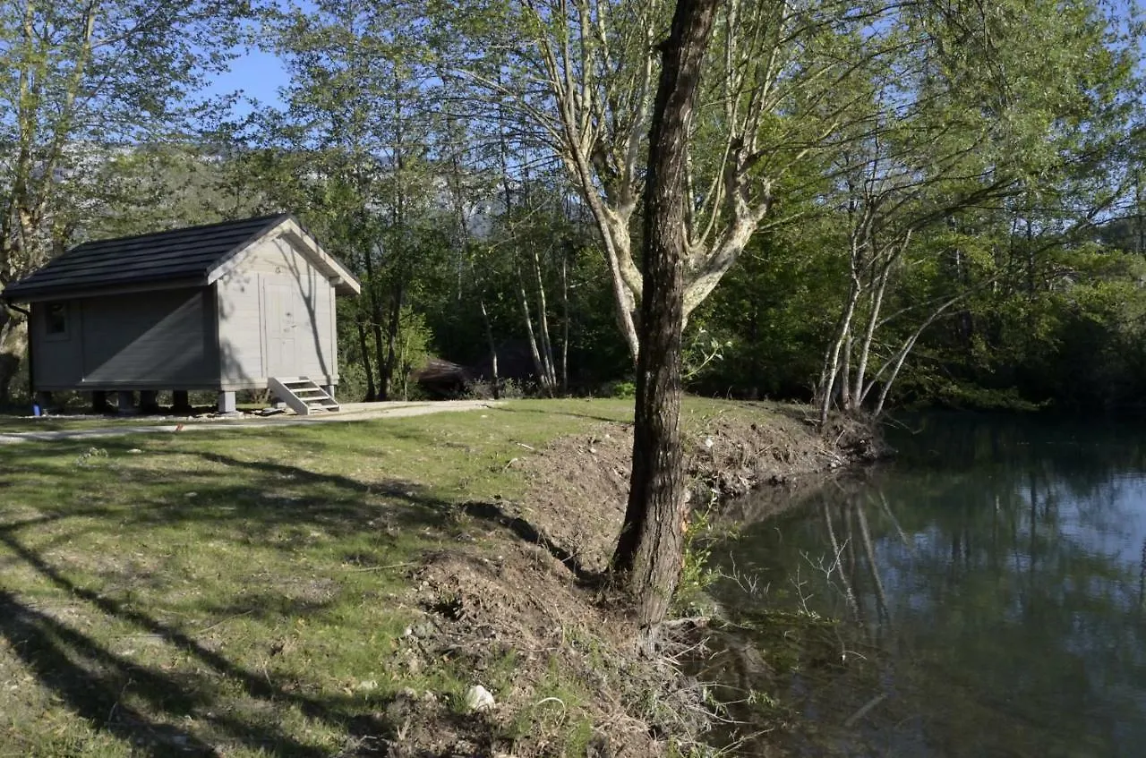 Cabanes d'Aiguebelette Saint-Alban-de-Montbel 0*,