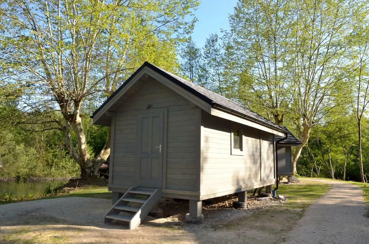 Cabanes d'Aiguebelette Saint-Alban-de-Montbel Camping