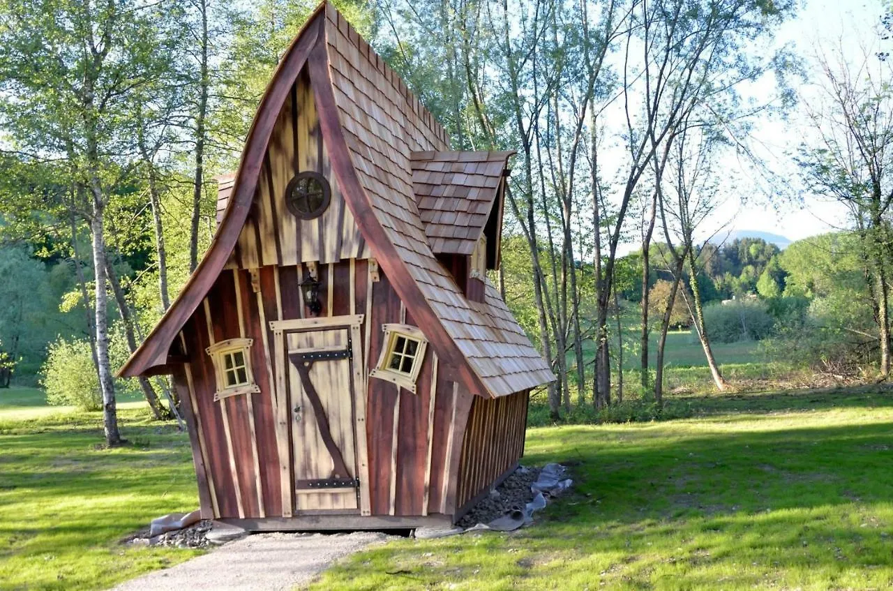 Cabanes d'Aiguebelette Saint-Alban-de-Montbel Camping