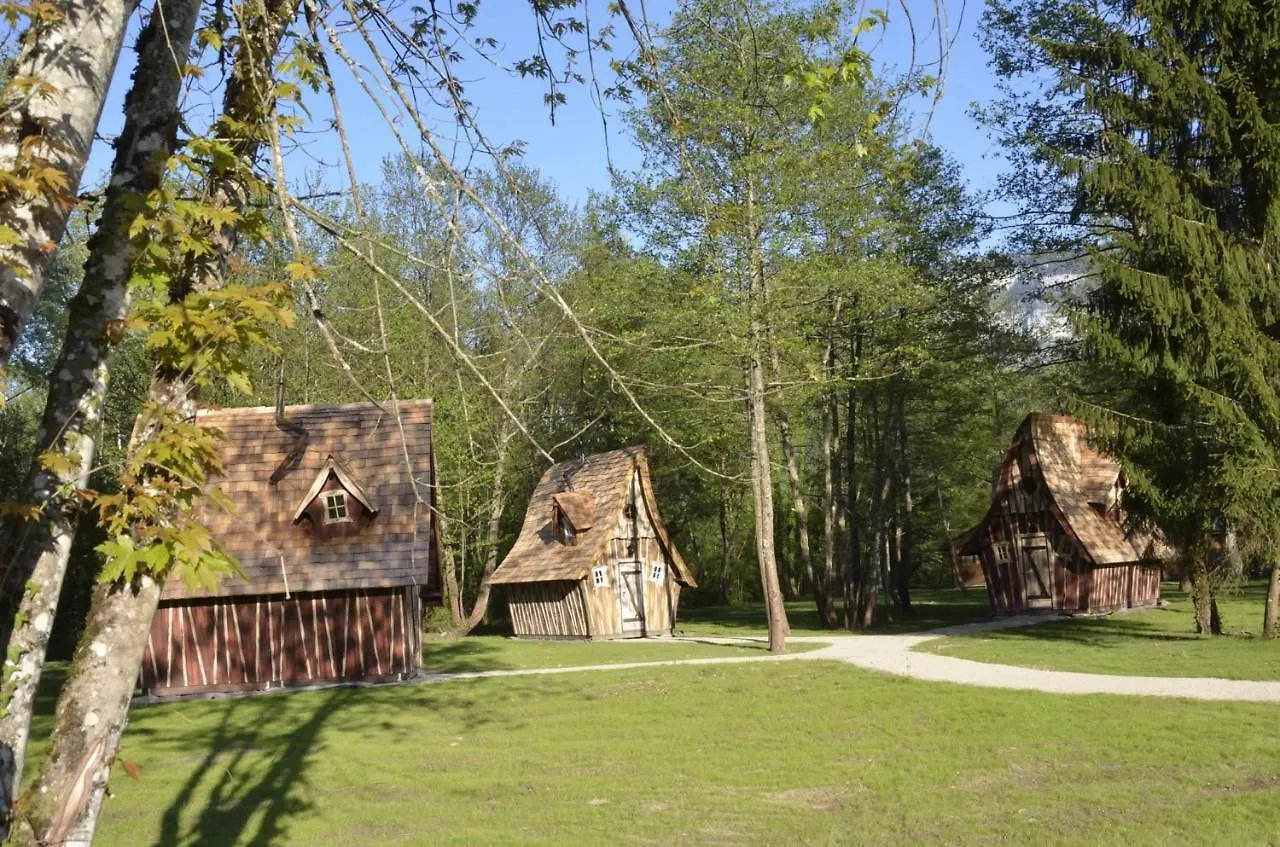 Camping Cabanes d'Aiguebelette Saint-Alban-de-Montbel