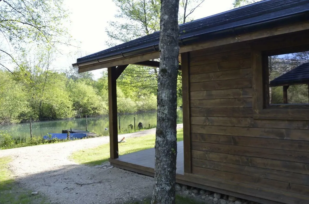 Cabanes d'Aiguebelette Saint-Alban-de-Montbel Camping